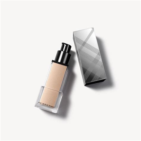 Burberry Fresh Glow Luminous Fluid Base Nude Radiance Review